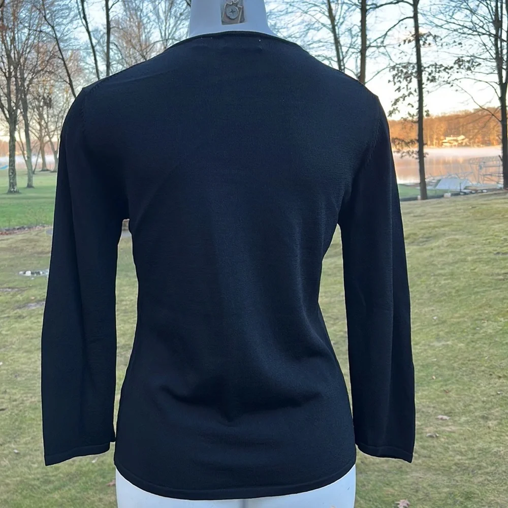 Black sweater with 3-D floral embellishments M - Picture 4 of 11